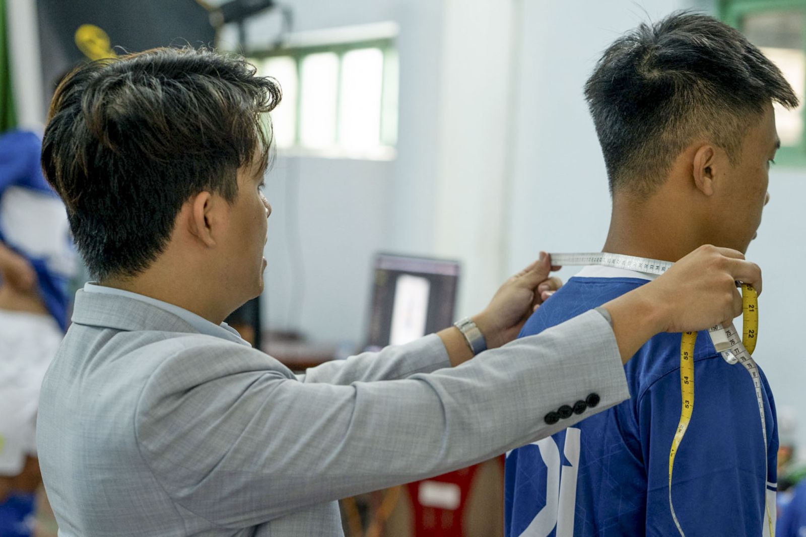 May Đo Tại Nhà Tại Phường Phú Trung – Dịch Vụ May Suit Tận Nơi